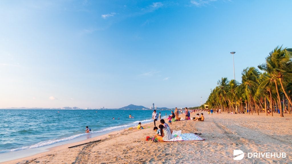 ที่เที่ยววันสงกรานต์ ชายหาดบางแสน จ.ชลบุรี (Bangsaen Beach)