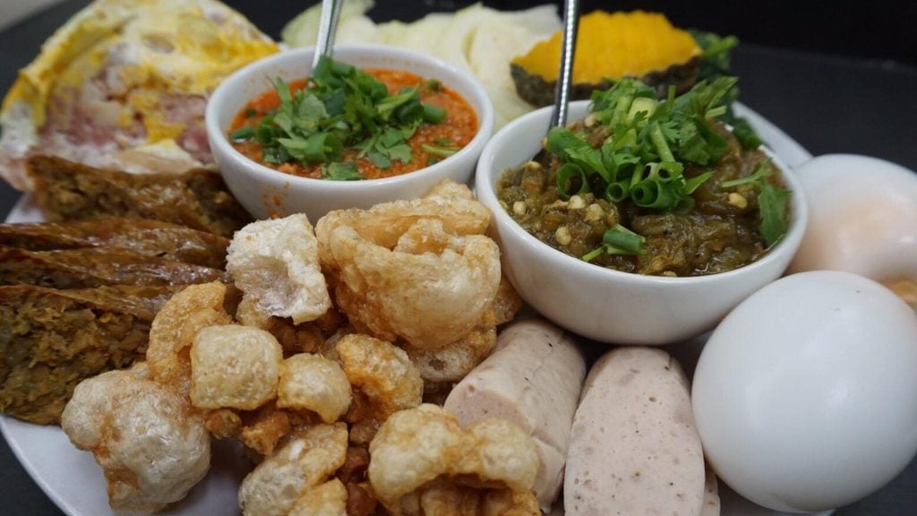 ร้านอาหารเชียงใหม่ ต๋องเต็มโต๊ะ