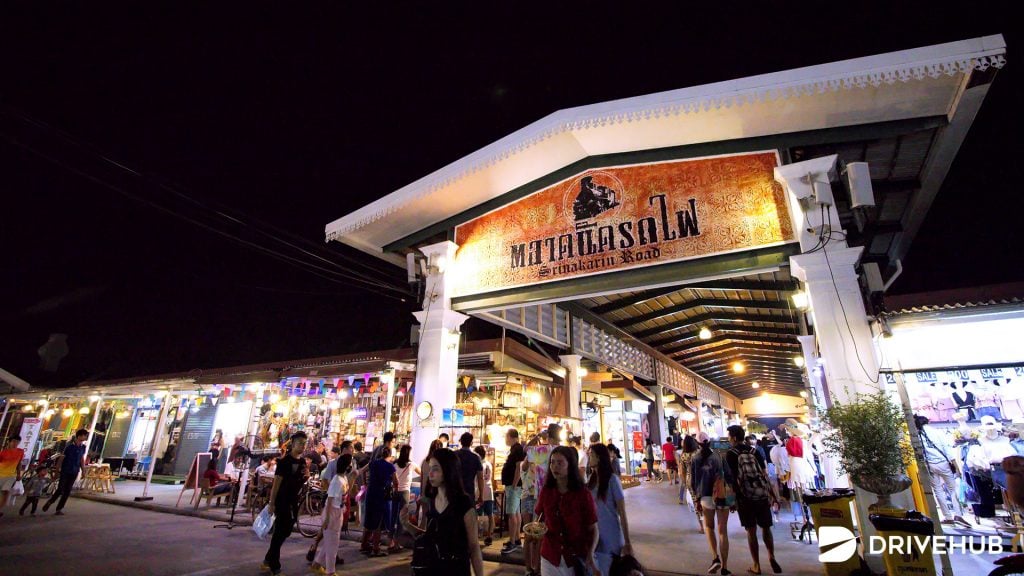 ที่เที่ยวกรุงเทพ - ตลาดนัดรถไฟ ศรีนครินทร์ (Train Night Market Srinakarin)