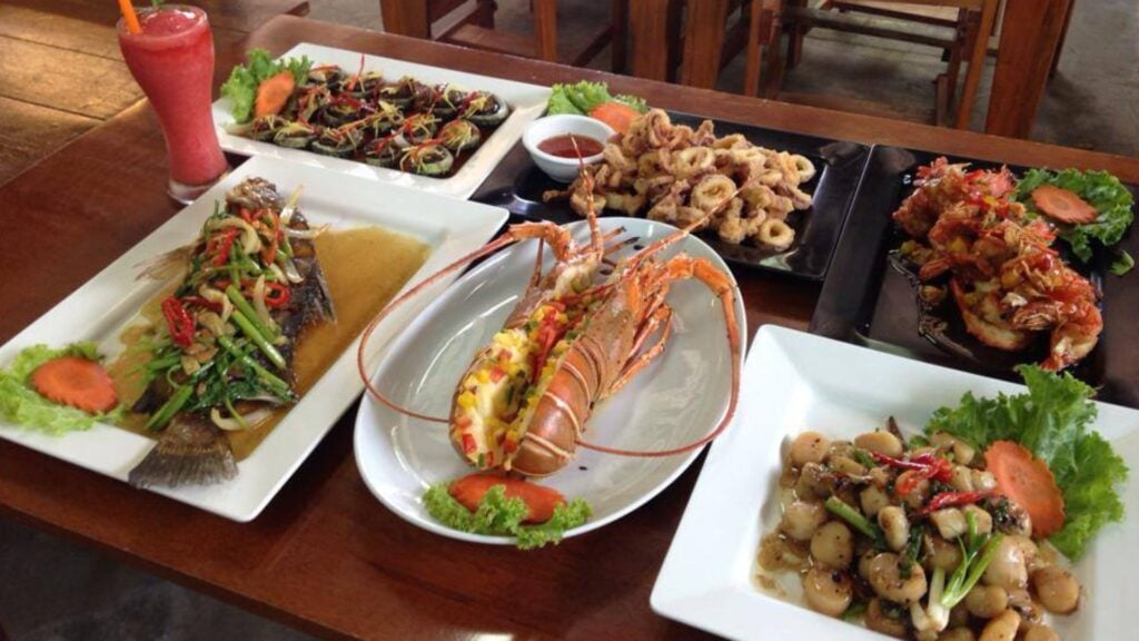 ร้านอาหารภูเก็ต - มุกมณี ซีฟู้ด (Mook Manee)