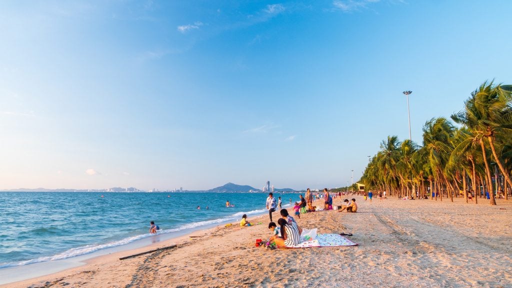 ทะเละใกล้กรุงเทพ - หาดบางแสน จังหวัดชลบุรี (Bangsaen Beach)
