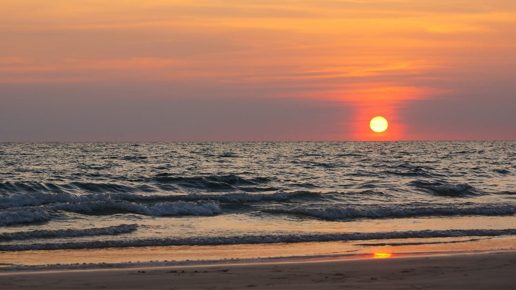 ทะเลใกล้กรุงเทพ - หาดเจ้าหลาว จังหวัดจันทบุรี (Chao Lao Beach)