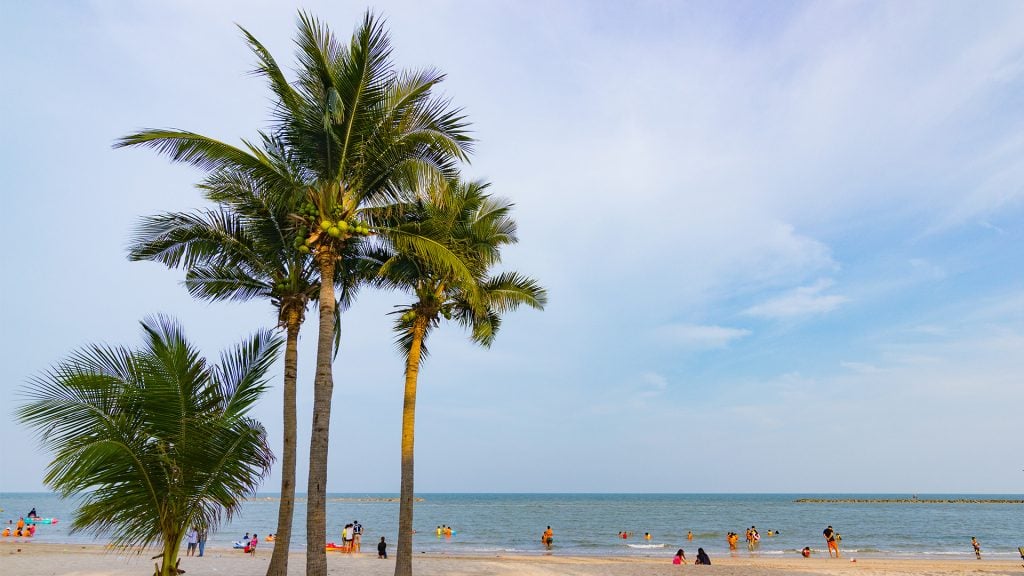 ทะเลใกล้กรุงเทพ - หาดเจ้าสำราญ จังหวัดเพชรบุรี (Chaosamran Beach)