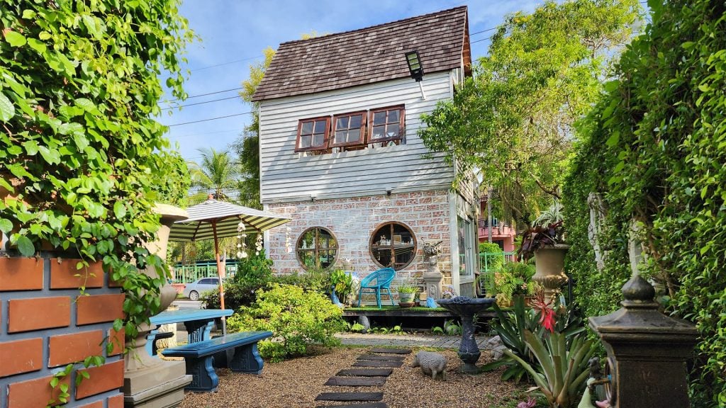 คาเฟ่ภูเก็ต - สีคราม (Sea Calm Cafe & Bistro)