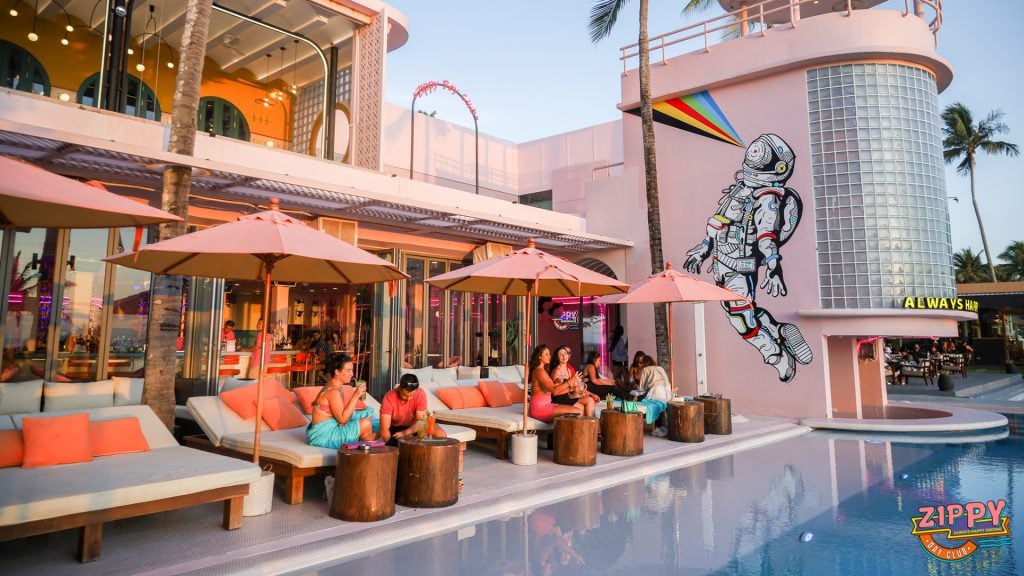 คาเฟ่ภูเก็ต - Zippy Day Club Karon Beach