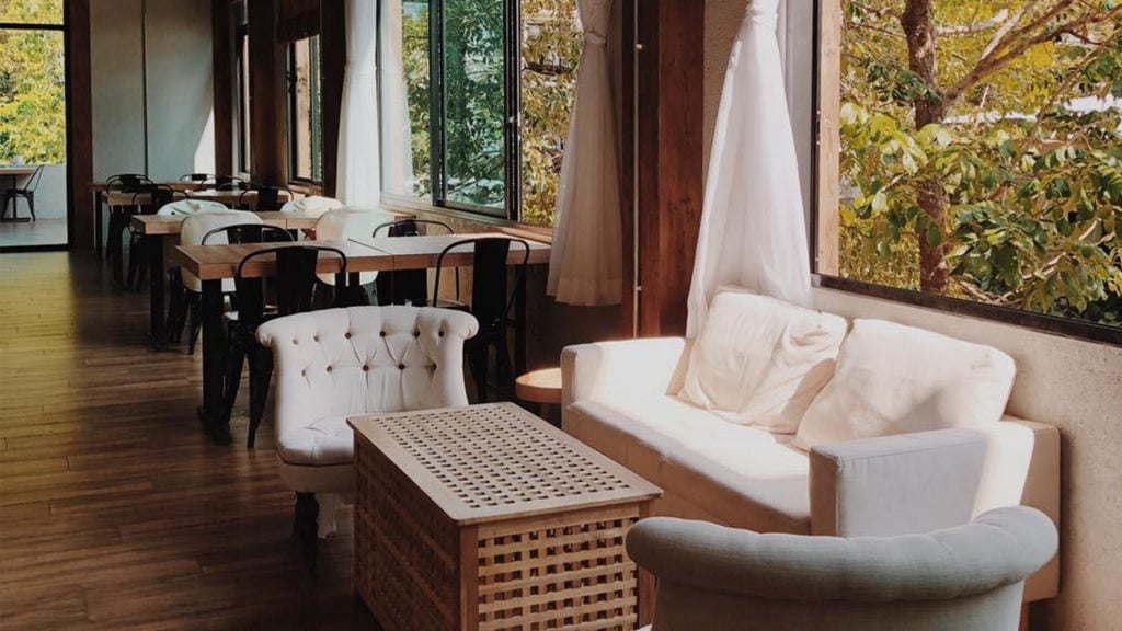 คาเฟ่ภูเก็ต - Rox’s Wood Cafe & Bistro