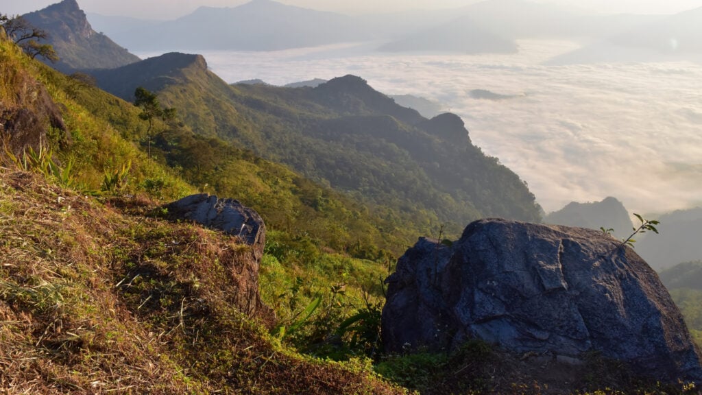 ที่เที่ยวเชียงราย - ภูชี้เดือน (Phu Chee Duen)