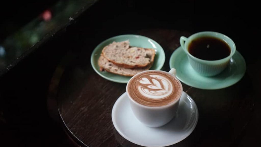 คาเฟ่น่าน - บ้านเก๊าไม้ น่าน (Kaomai Nan)