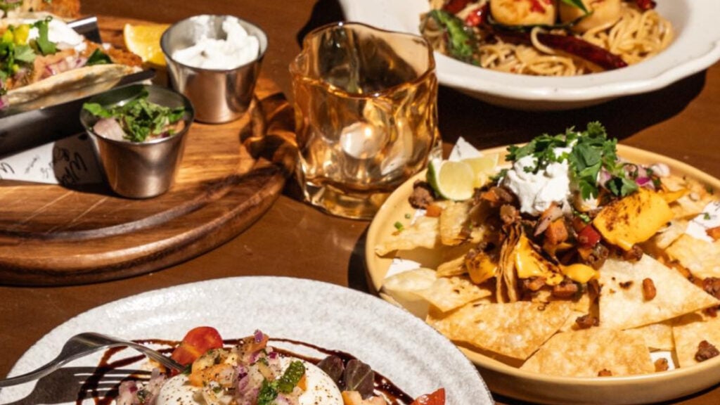 ร้านอาหารขอนแก่น - White Buns Cafe & Bistro