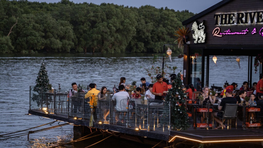 ร้านอาหารกระบี่ - ร้านอาหารเดอะริเวอร์ (The River Restaurant & Bar)