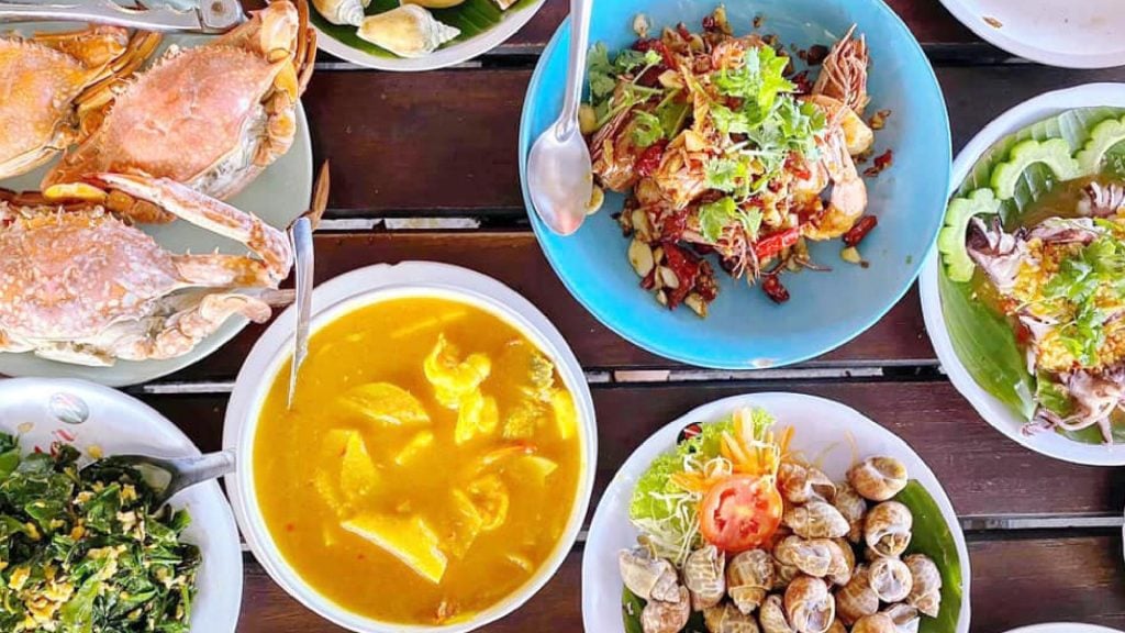 ร้านอาหารกระบี่ - ร้านอาหารปูดำ กระบี่ (Poo Dam Bar & Restaurant)