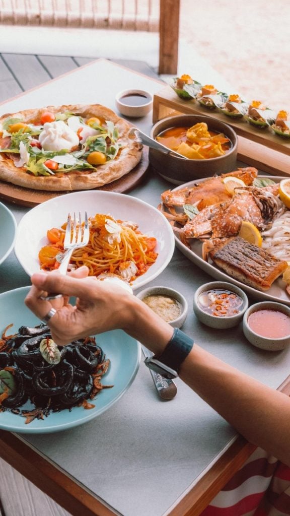 ร้านอาหารกระบี่ - REEVE Beach Club Krabi