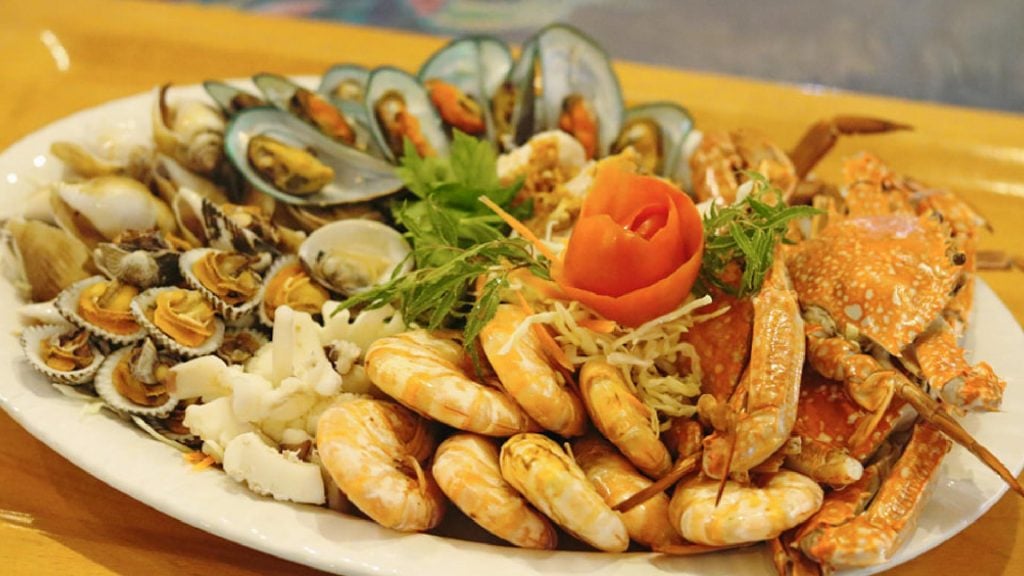 ร้านอาหารกระบี่ - ร้านอาหารใบเตย กระบี่ (Baitoey Seafood Restaurant)