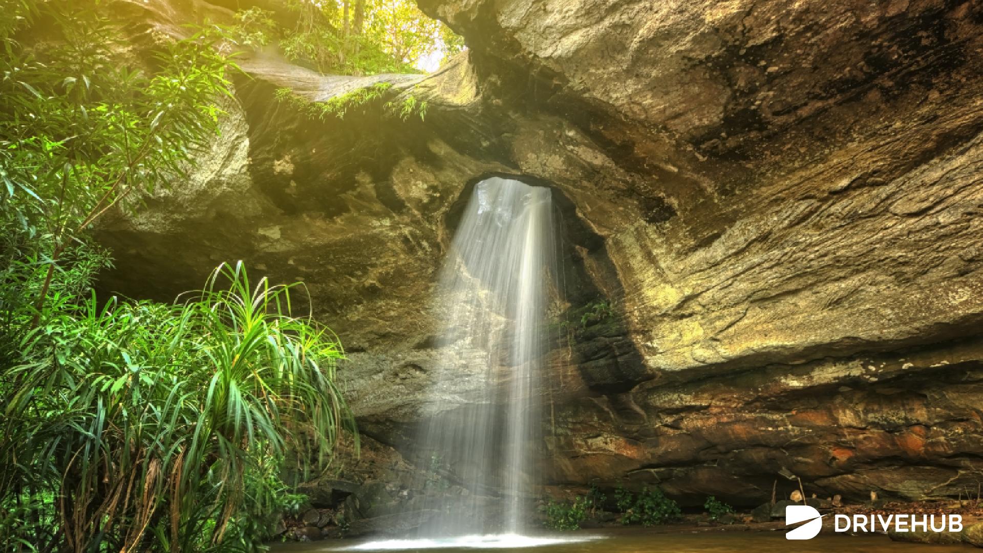 ที่เที่ยวอุบล - น้ำตกแสงจันทร์ (Sang Chan Waterfall)
