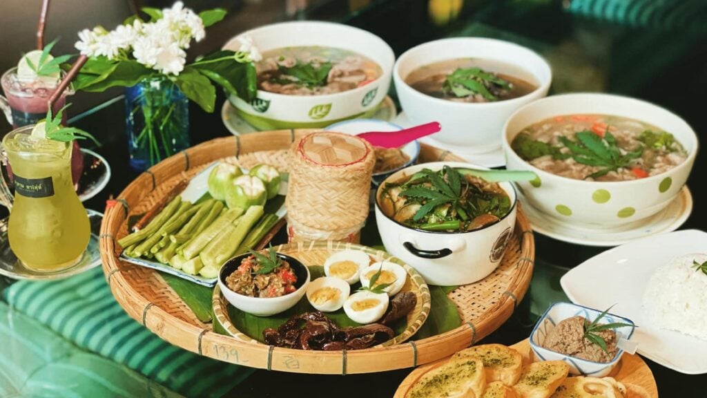 ร้านอาหารอุดรฯ - มาดาม พาเท่ห์ (Madame Phatehh 2515)
