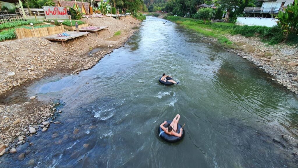 ที่เที่ยวปาย - ล่องห่วงยางแม่น้ำปาย (Rafting Along the Pai River)