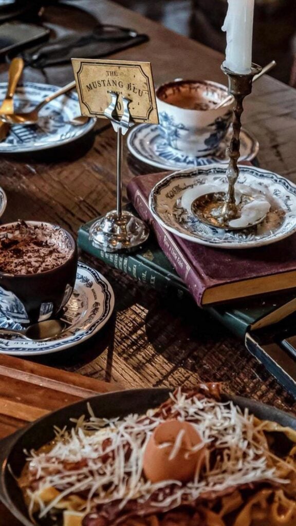 คาเฟ่กรุงเทพ -  เดอะ มัสแตง บลู (The Mustang Blu)