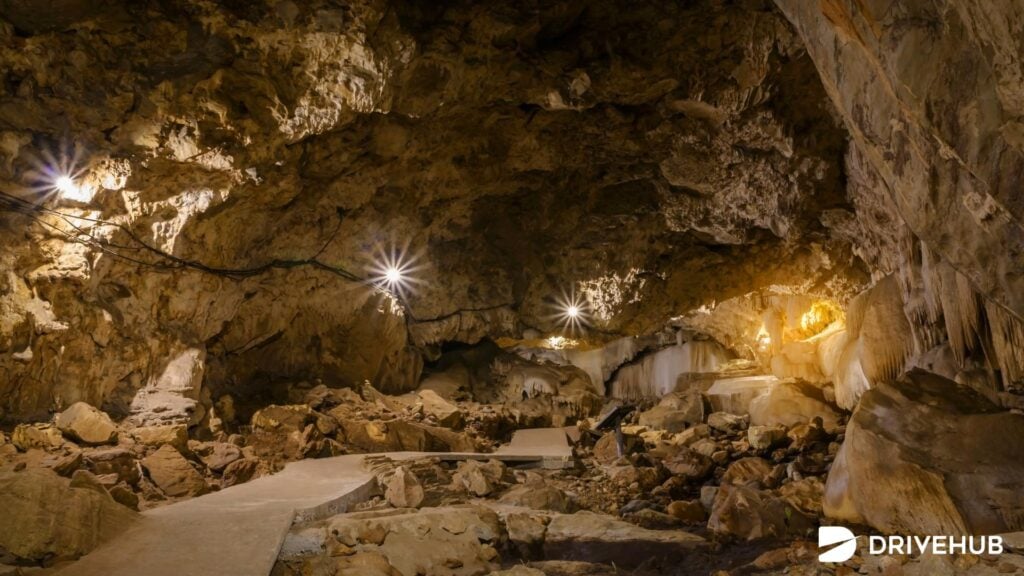 ที่เที่ยวกาญจนบุรี - ถ้ำธารลอด (Tham Than Lot)  