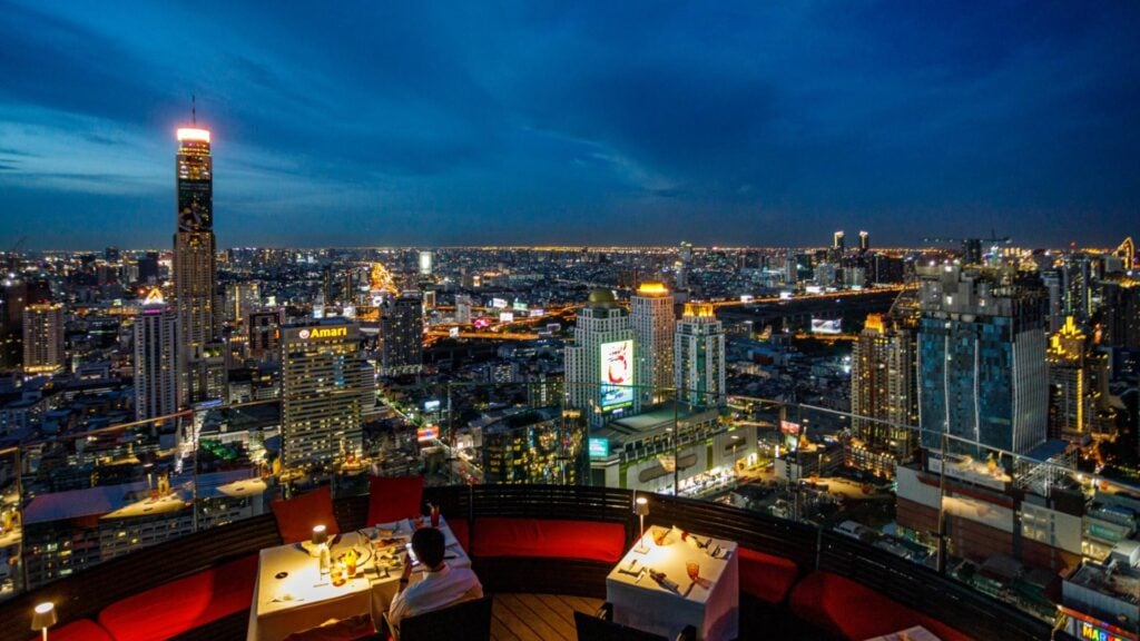 Rooftop Bar กรุงเทพ - Red Sky Rooftop & Bar 