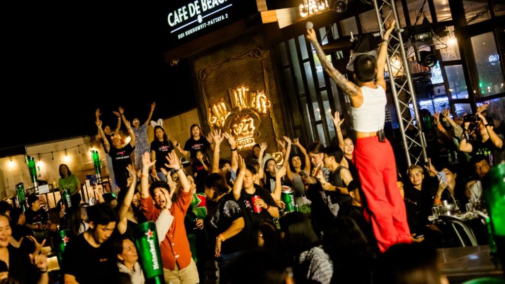 ร้านนั่งชิวพัทยา - Cafe De Beach