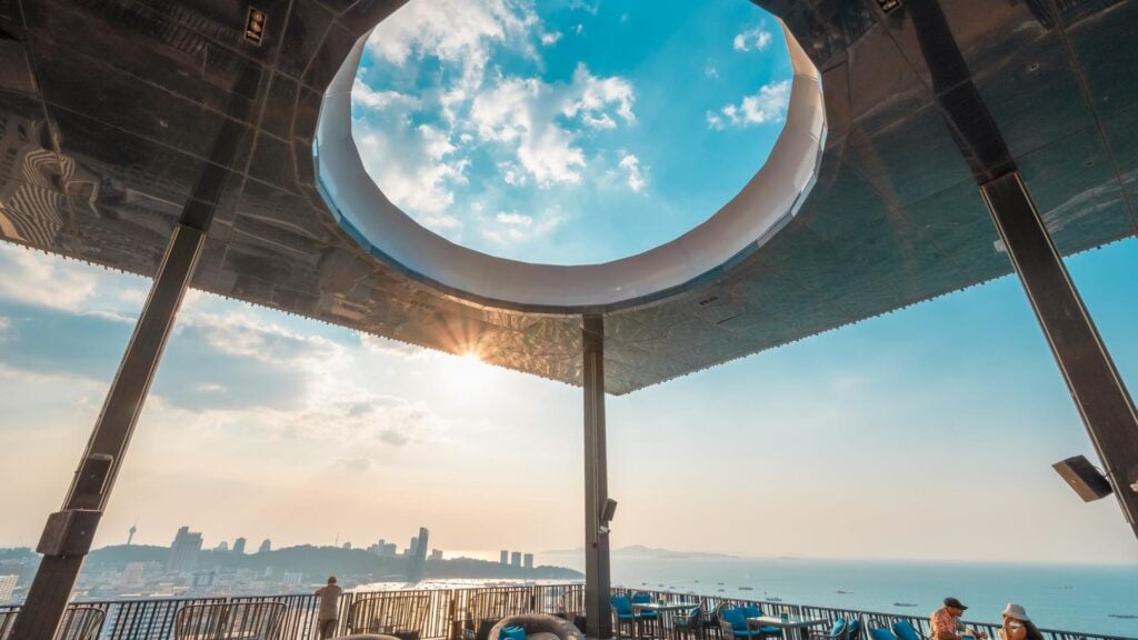 ร้านนั่งชิวพัทยา - Horizon Rooftop Restaurant and Bar