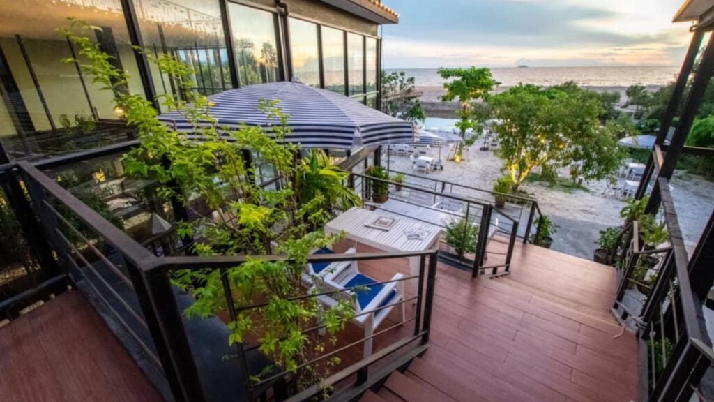 ร้านนั่งชิวพัทยา - Sea Blue Restaurant Pattaya