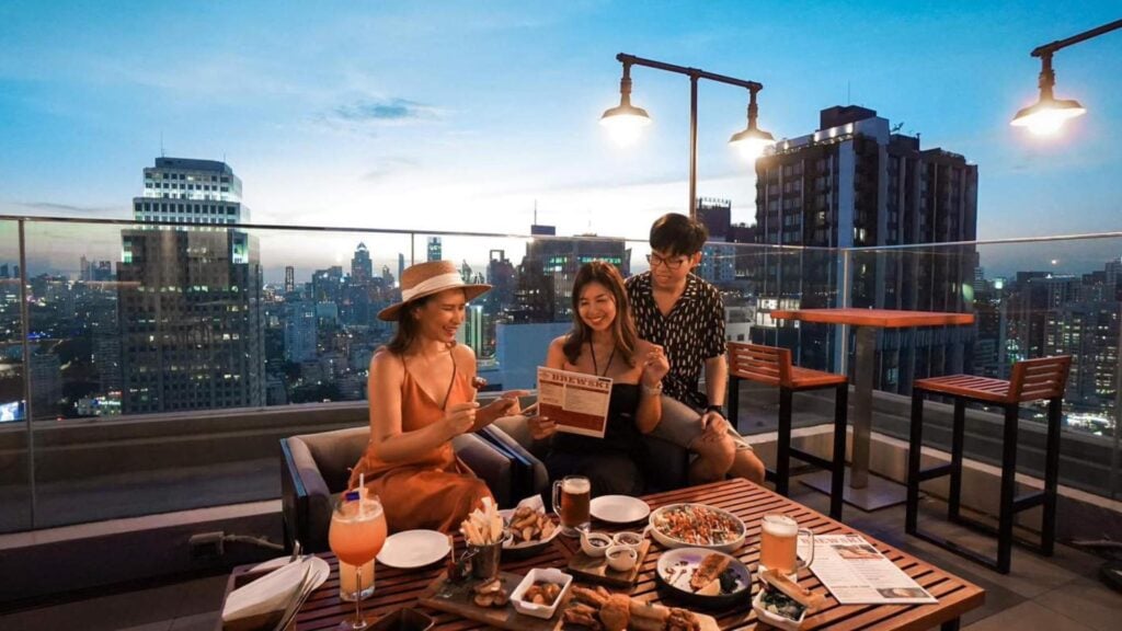 Rooftop Bar กรุงเทพ - Brewski Rooftop Bar
