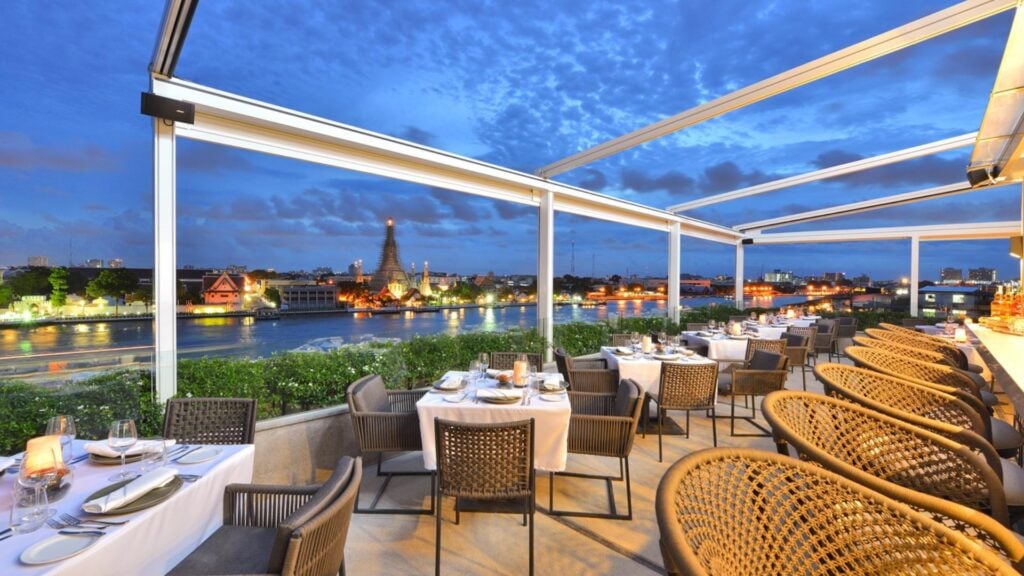 Rooftop Bar กรุงเทพ - Above Riva
