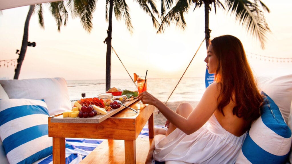 ร้านนั่งชิวพัทยา - The Beach Club Pattaya