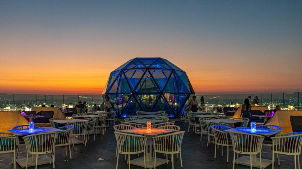 ร้านนั่งชิวพัทยา - The Sky32 Restaurant