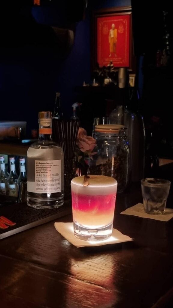 ร้านนั่งชิวพัทยา - ร้าน Smile's Cocktail Bar Pattaya