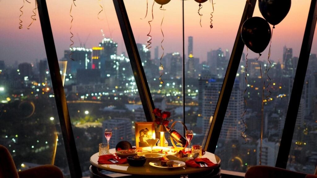 Rooftop Bar กรุงเทพ - Axis & Spin Rooftop Restaurant & Bar  