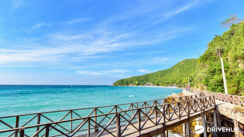 ที่เที่ยวเกาะล้าน - สะพานไม้หาดเทียน (Tien Beach Wooden Bridge)

