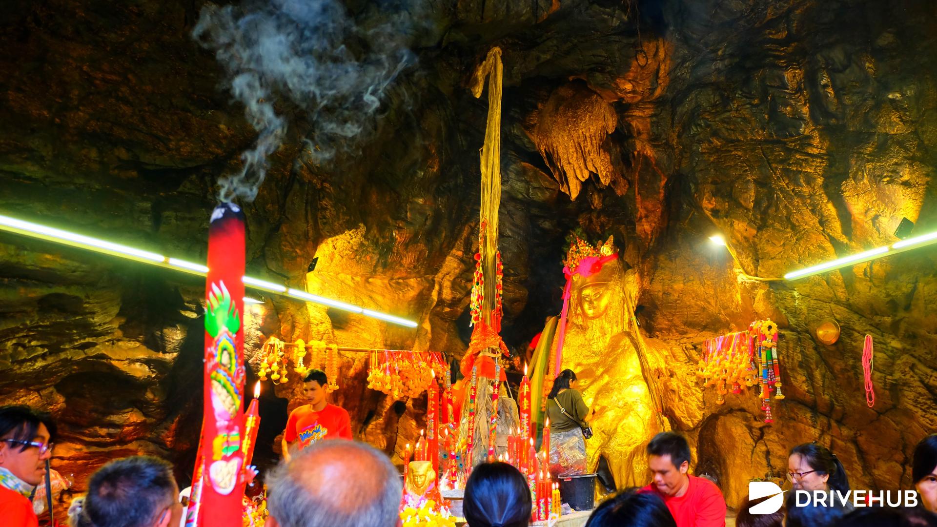 ที่เที่ยวชลบุรี - ศาลเจ้าพ่อเขาใหญ่ (Chao Pho Khao Yai Shrine)
