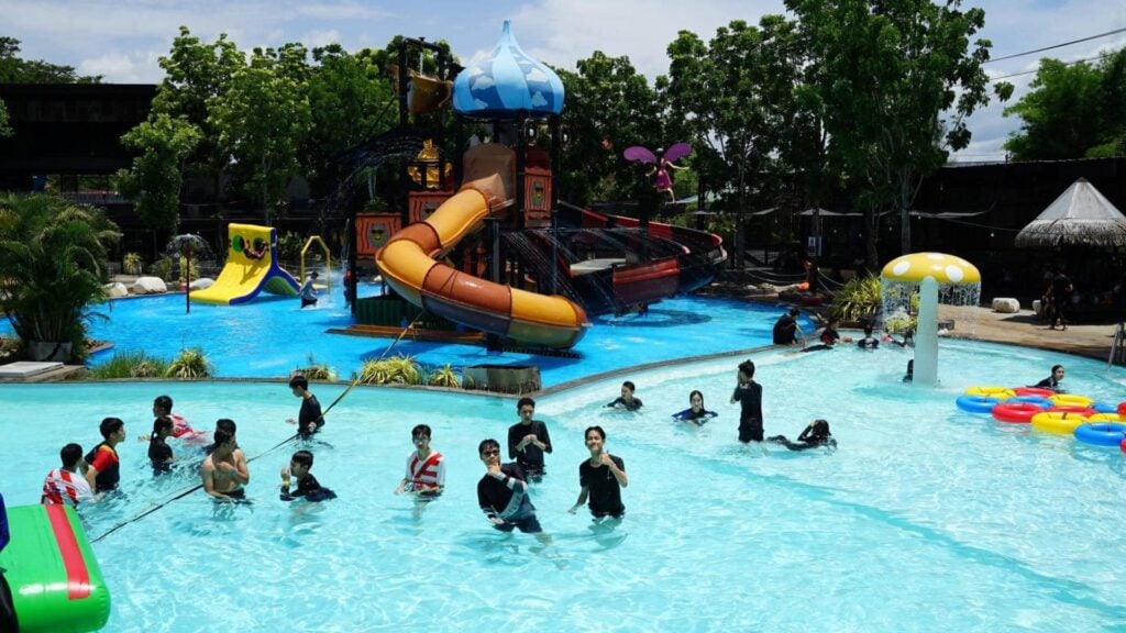 ที่เที่ยวนครนายก - มีน้ำ มีนา (Meenam Meena Water Play)