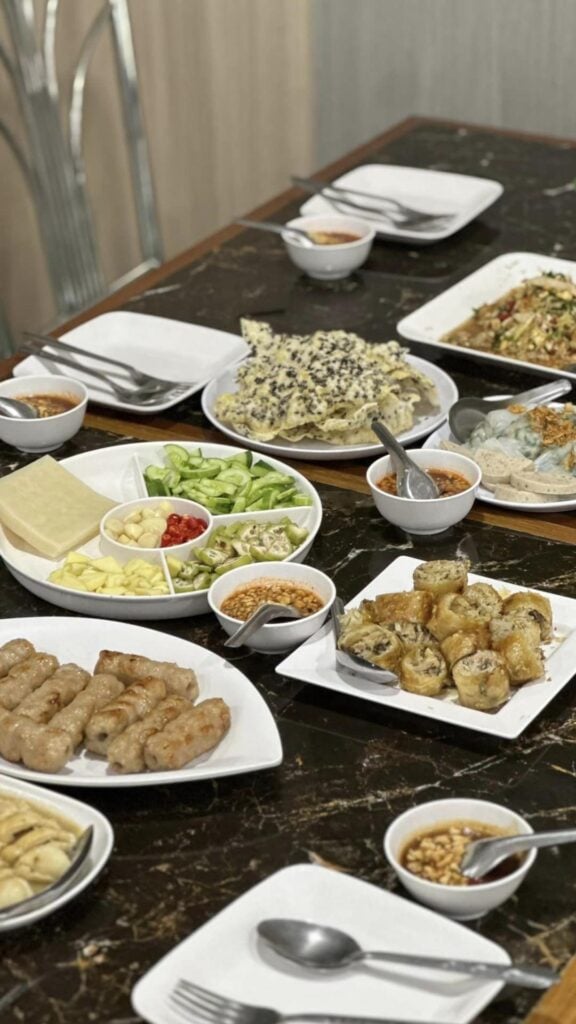 ร้านอาหารขอนแก่น - DN แดงหน่องแหนมเนือง (DN dang nong namnueng)