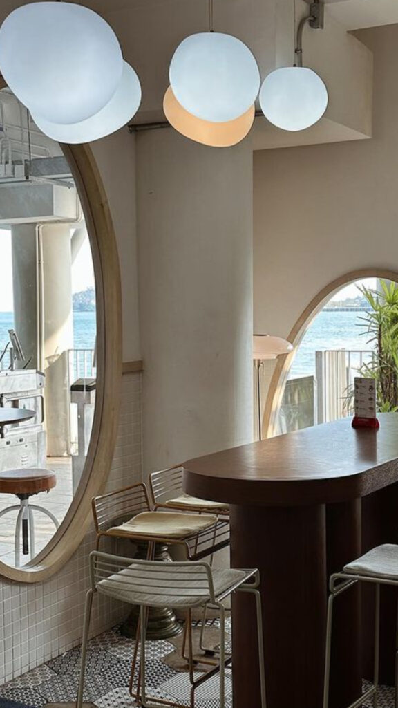 คาเฟ่ถ่ายรูป - Moonstone cafe over the Sea