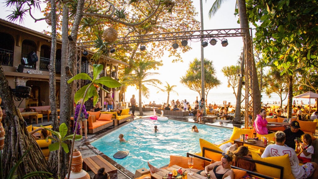 คาเฟ่ถ่ายรูป - Tann Terrace Phuket Beach Club
