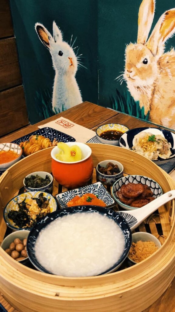 ร้านอาหารเยาวราช - หลงโถว (Lhong Tou Cafe at Yaowarat)  