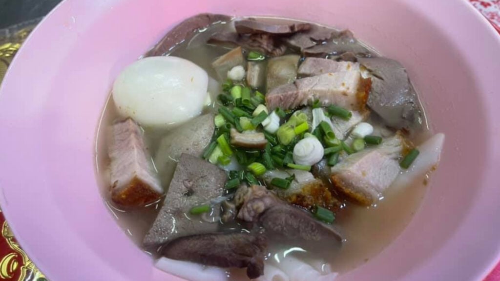 ร้านอาหารเยาวราช - ก๋วยจั๊บอ้วนโภชนา (Guay Jub Ouan Pochana)