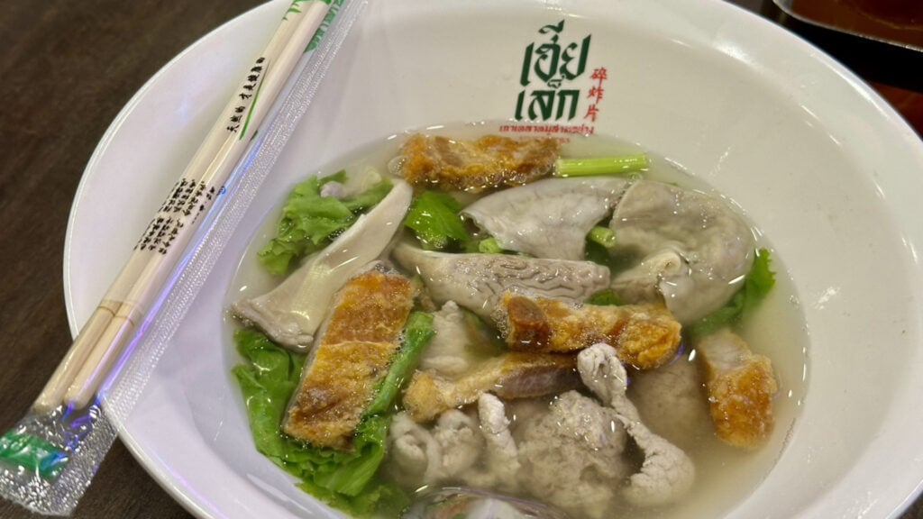 ร้านอาหารเยาวราช - เฮียเล็ก เกาเหลาหมูสามอย่าง (Hia Lek Chinese Soup Moo Sam Yang)
