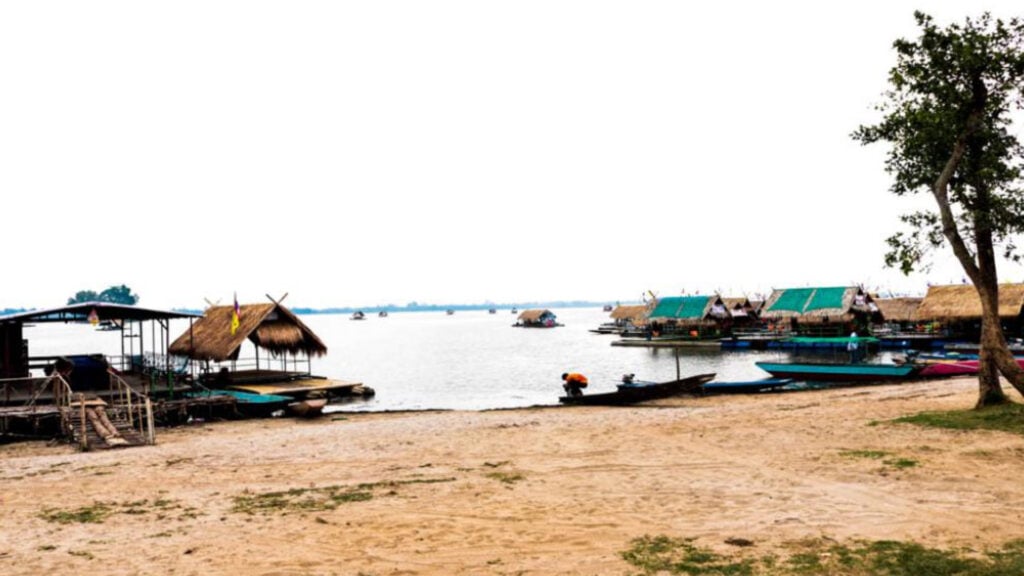 ที่เที่ยวอุดรฯ - อ่างน้ำพาน (Ang Nam Nam Phan)
