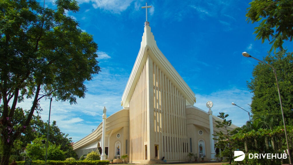 ที่เที่ยวสกลนคร - อาสนวิหารอัครเทวดามีคาแอล (Cathedral of St Michael the Archangel)