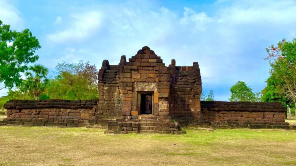 ที่เที่ยวสกลนคร - กู่พันนา (Prasat Ku Phanna)