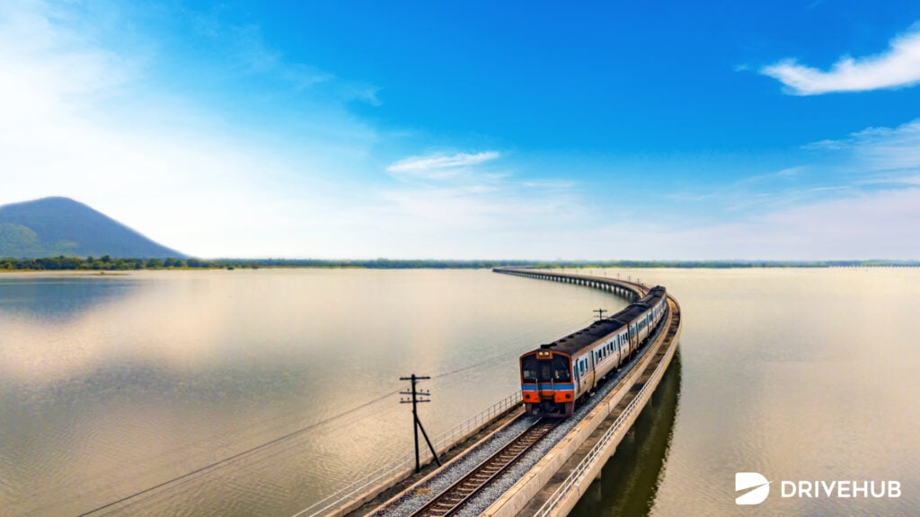 ที่เที่ยวลพบุรี - รถไฟลอยน้ำ (Floating Train)