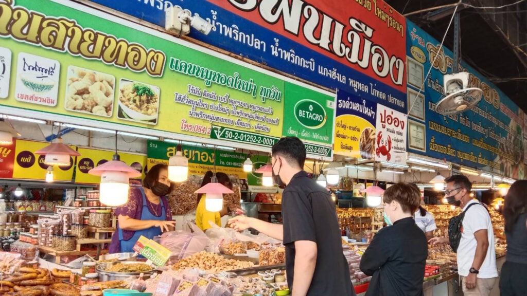 ซื้อของฝากเชียงใหม่ - ตลาดต้นพยอม (Tonpayom Market)