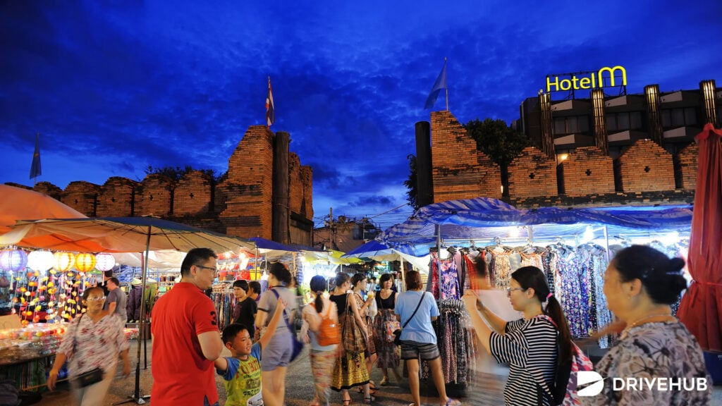 ซื้อของฝากเชียงใหม่ - ถนนท่าแพ (Tha Phae Walking Street)