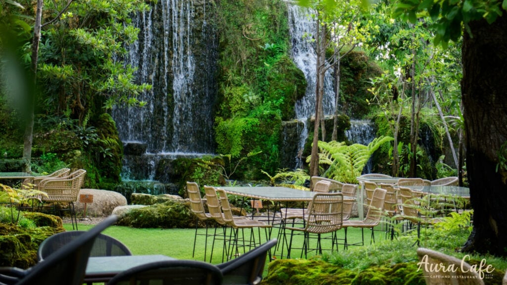 คาเฟ่ขอนแก่น - ออร่า คาเฟ่ แอนด์ เรสเตอรองต์ (AURA Cafe and Restaurant Khon Kaen)