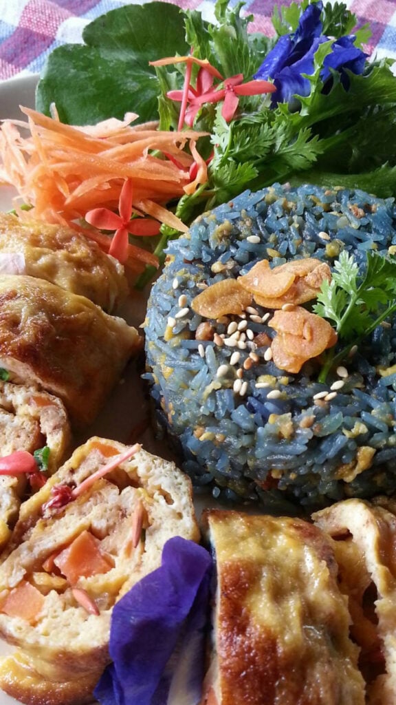 ร้านอาหารเชียงราย - เฮือนอาหารบ้านกาแฟ (Huean Arharn Baan Cafe)