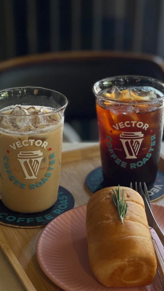 คาเฟ่ขอนแก่น - โรงคั่วกาแฟเวคเตอร์ (Vector Coffee Roaster l The Wall)